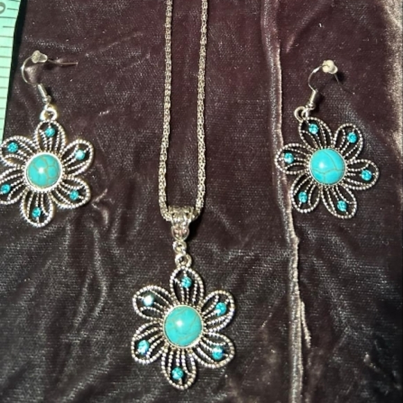 Jewelry - NWOT Silver and Turquoise Flower Jewelry Set